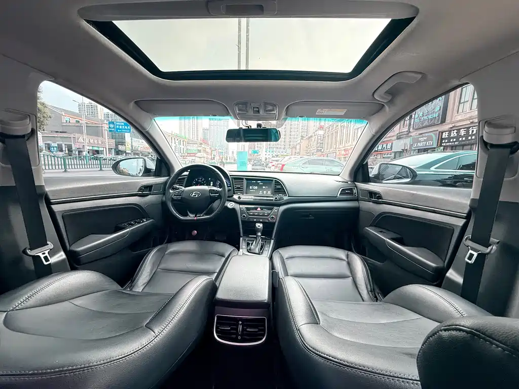 Hyundai Elantra 2019 — фото 11