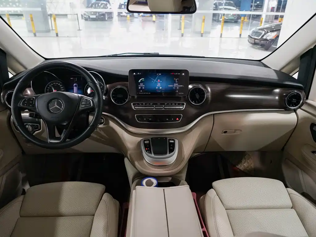 Mercedes-Benz V-Class 2023 — фото 13
