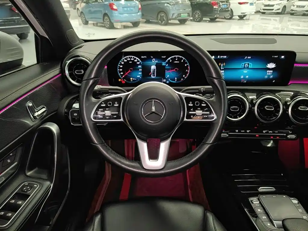 Mercedes-Benz A-Class 2021 — фото 11