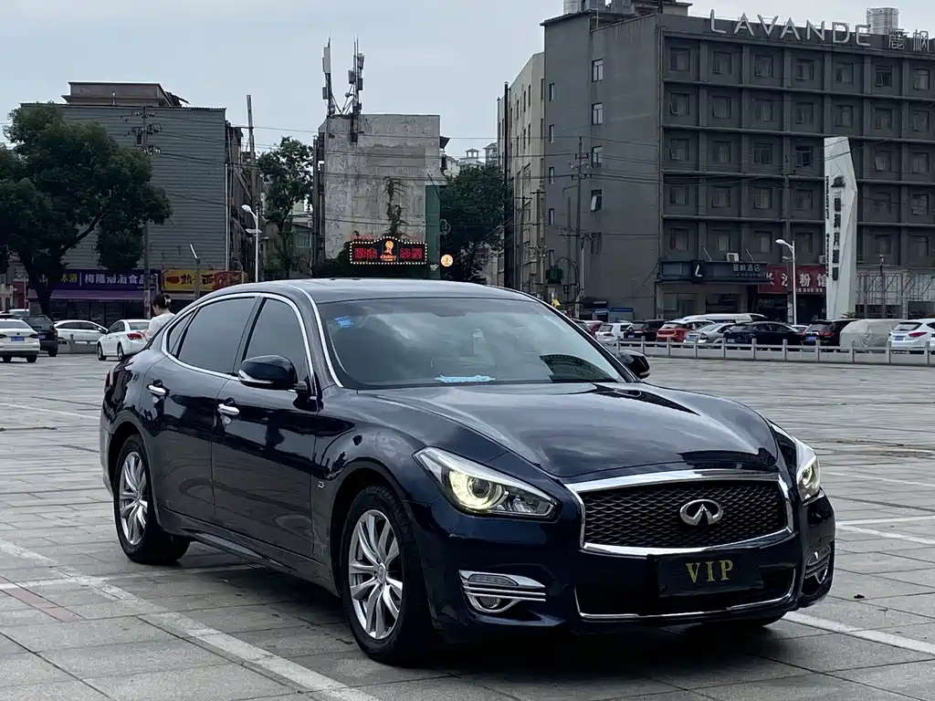 Infiniti Q70 2016 — фото 3