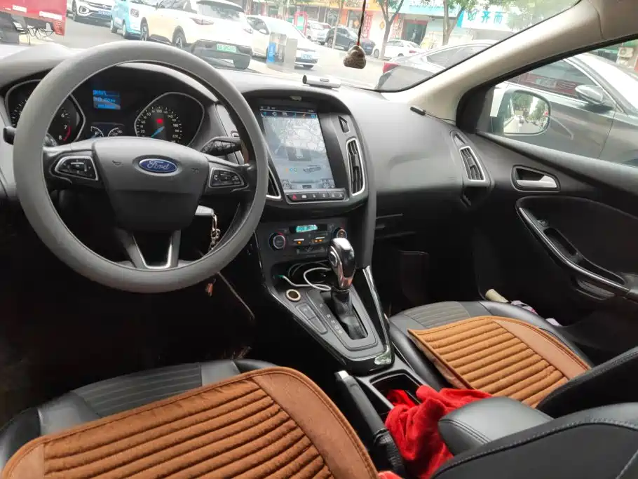 Ford Focus 2016 — фото 12
