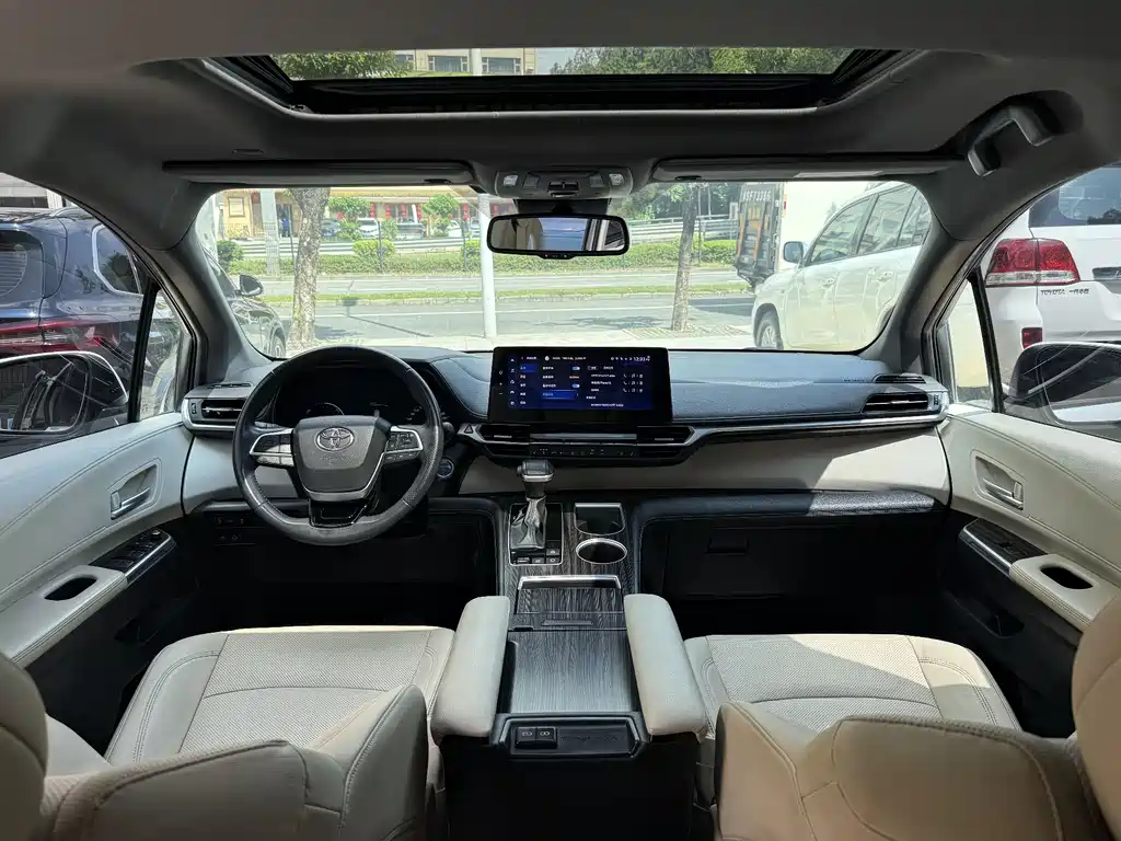 Toyota Sienna 2022 — фото 11