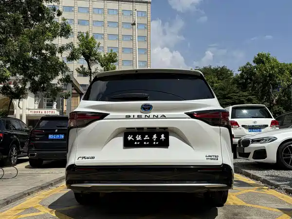 Toyota Sienna 2023