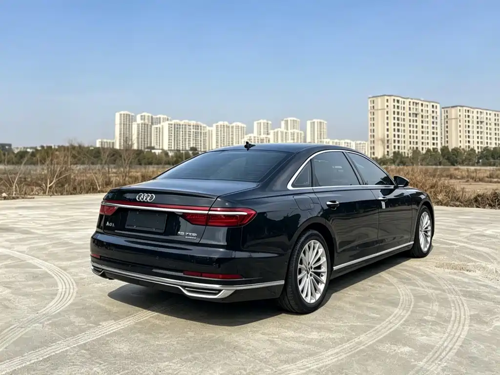 Audi A8 2018 — фото 7