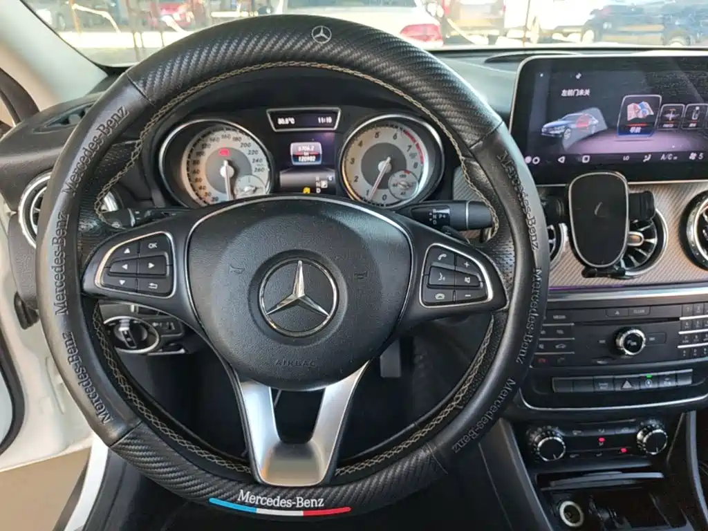Mercedes-Benz GLA 2017 — фото 11