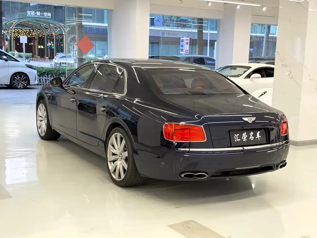 Bentley Flying Spur 2018 — фото 13