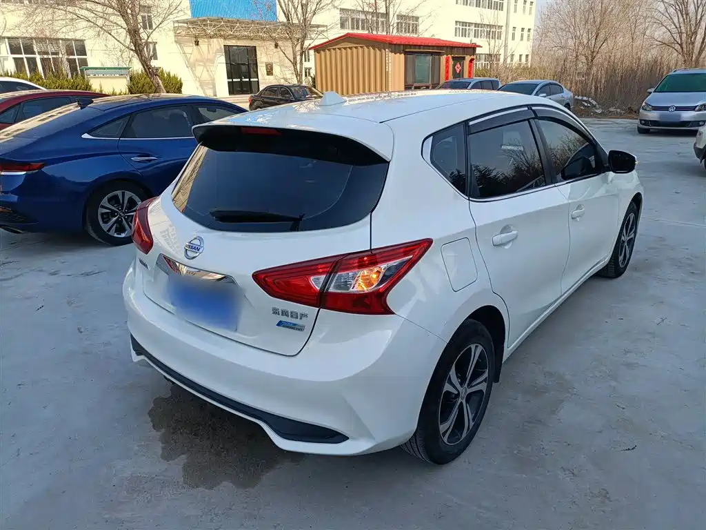 Nissan Tiida 2017 — фото 5