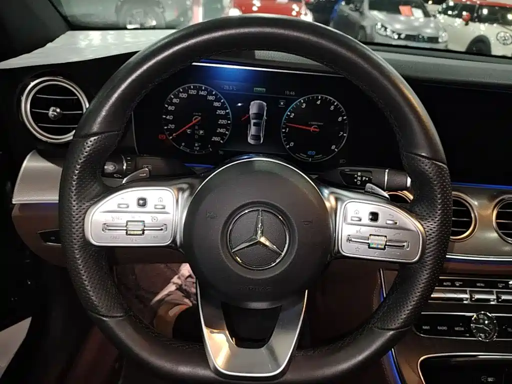 Mercedes-Benz E-Class 2019 — фото 11