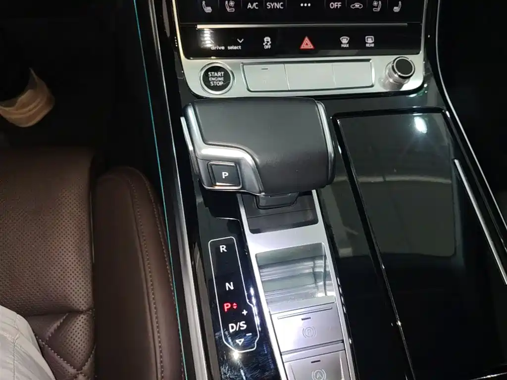 Audi A8 2022 — фото 14