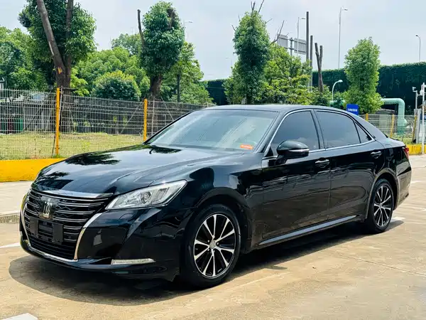 Toyota Crown 2018