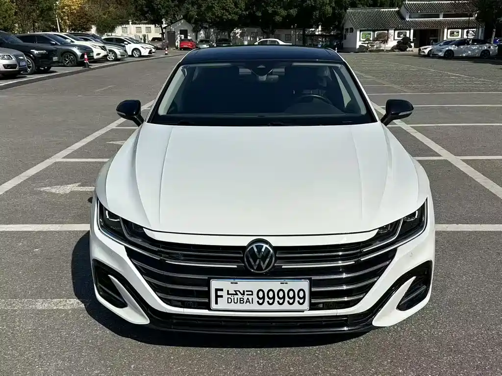 Volkswagen CC 2023 — фото 1