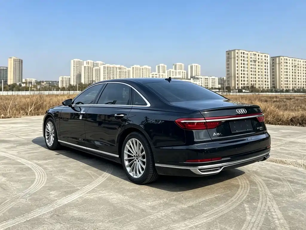 Audi A8 2018 — фото 9