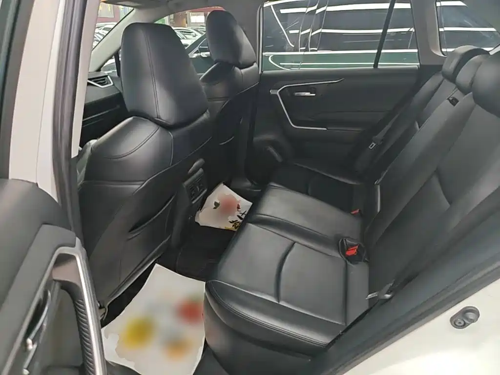 Toyota RAV4 2022 — фото 17