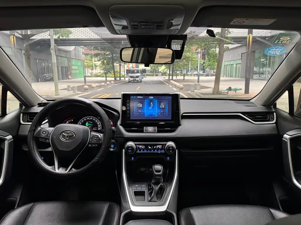 Toyota RAV4 2019 — фото 13