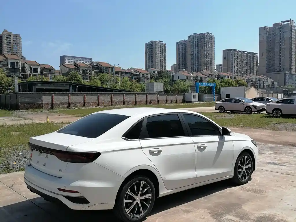 Geely Emgrand 2023