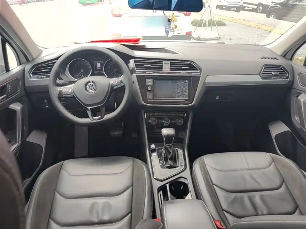 Volkswagen Tiguan L 2018 — фото 10