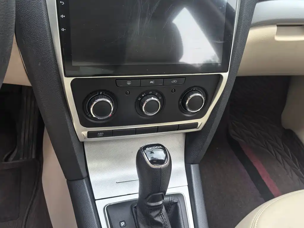Skoda Octavia 2015 — фото 11