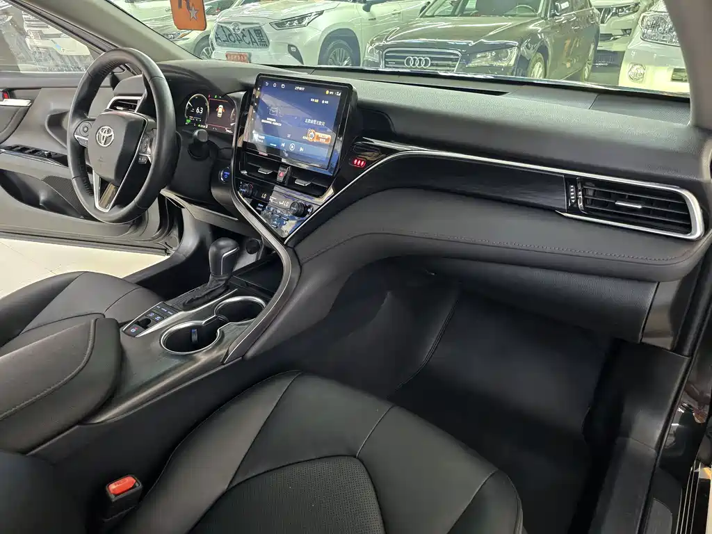 Toyota Camry 2022 — фото 13