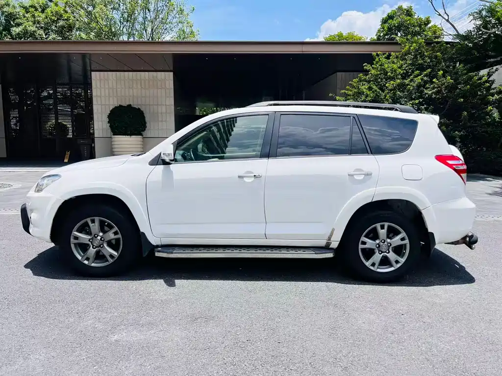 Toyota RAV4 2013 — фото 12