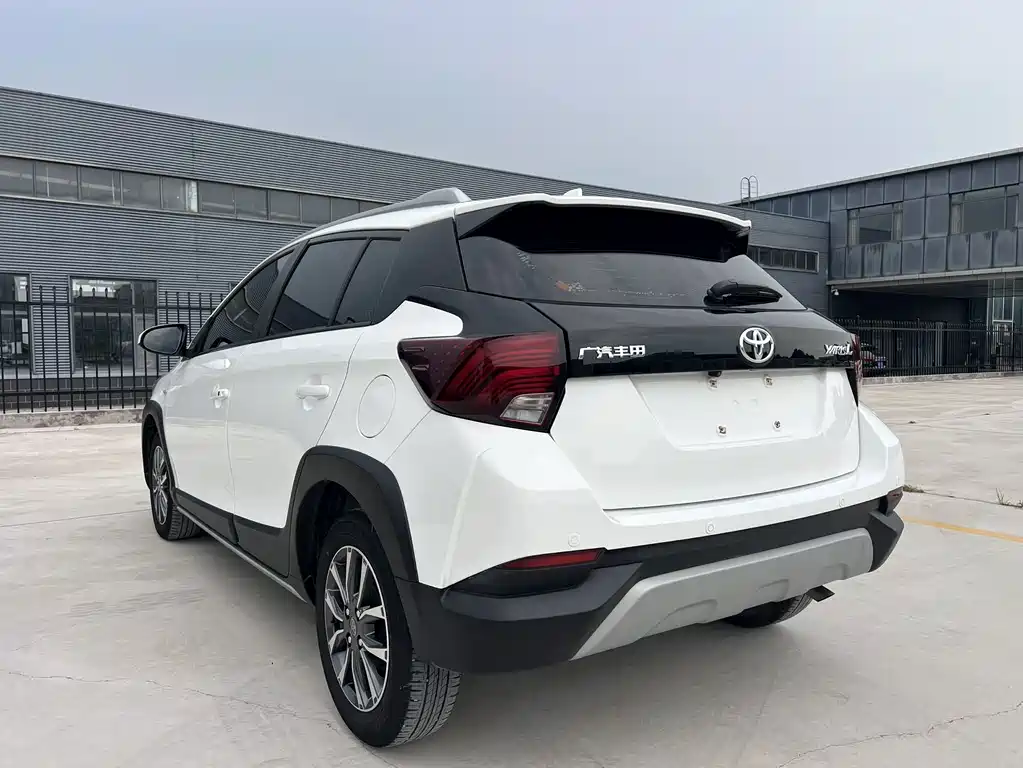 Toyota Yaris L 2022 — фото 4