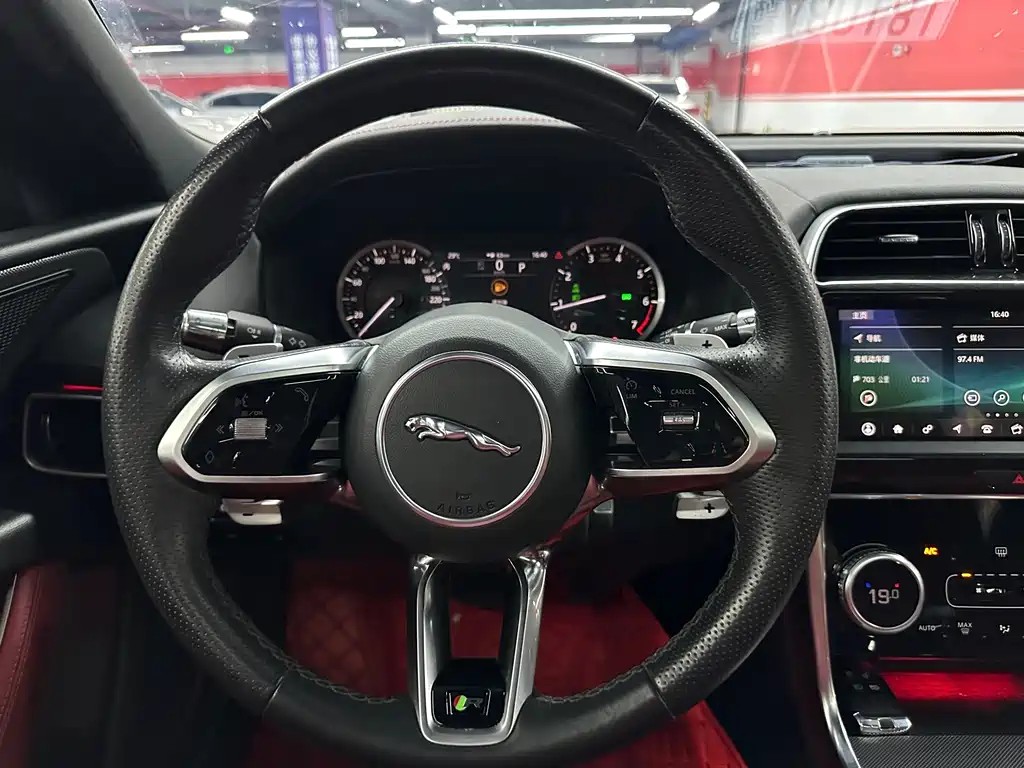 Jaguar XEL 2021 — фото 13