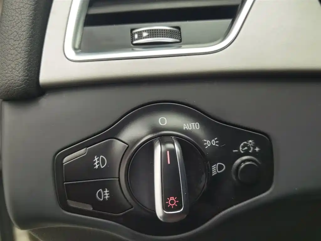Audi A4L 2015 — фото 21