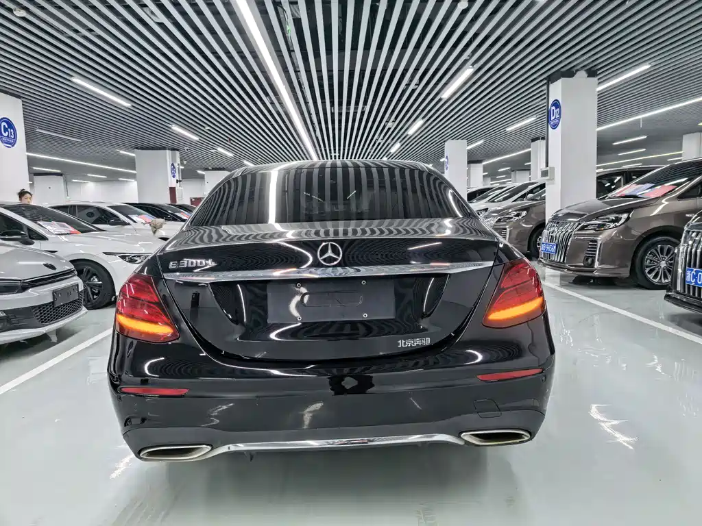 Mercedes-Benz E-Class 2020 — фото 15
