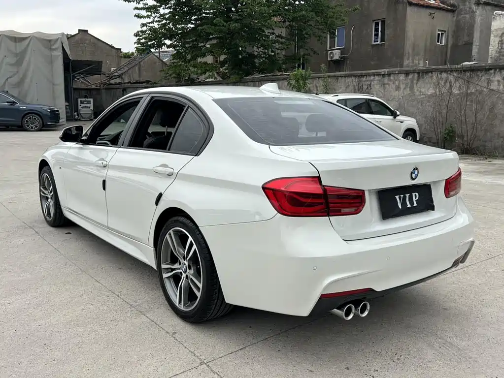 BMW 3 Series 2018 — фото 12