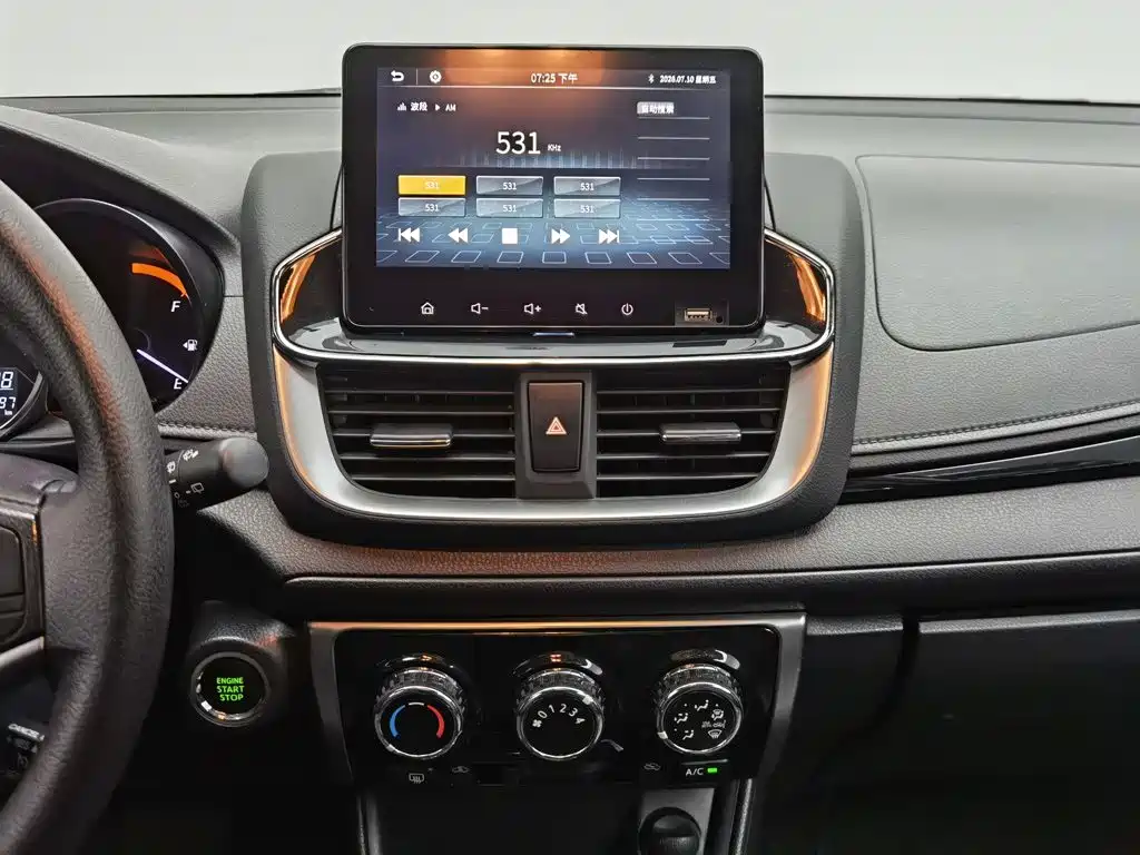 Toyota Yaris L 2021 — фото 12