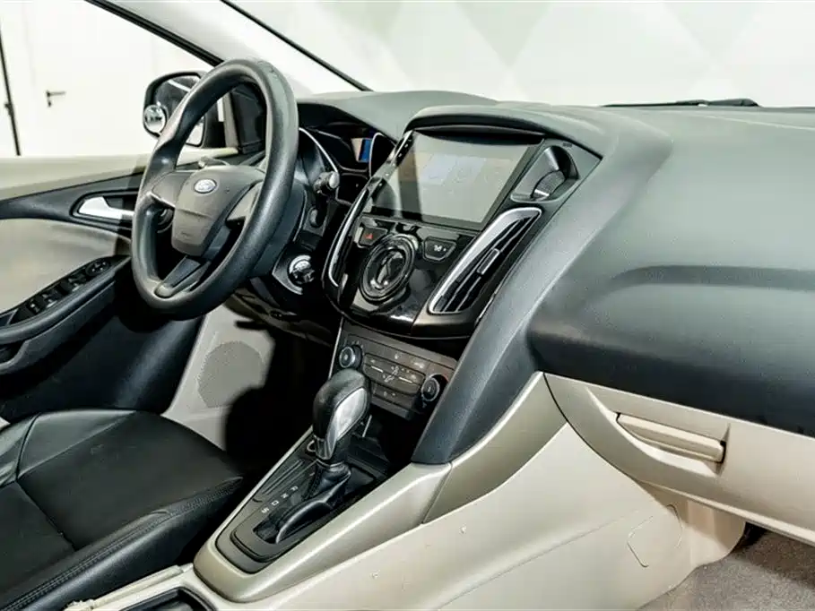 Ford Focus 2016 — фото 17