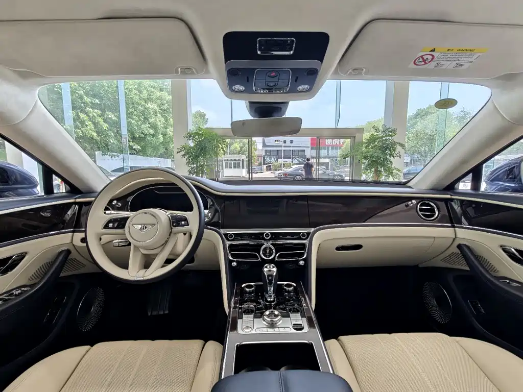 Bentley Flying Spur 2022 — фото 11