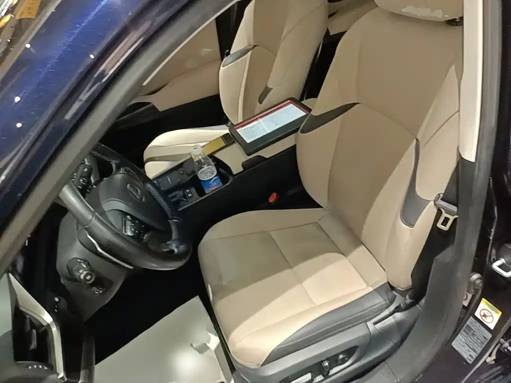Lexus ES 2019 — фото 15