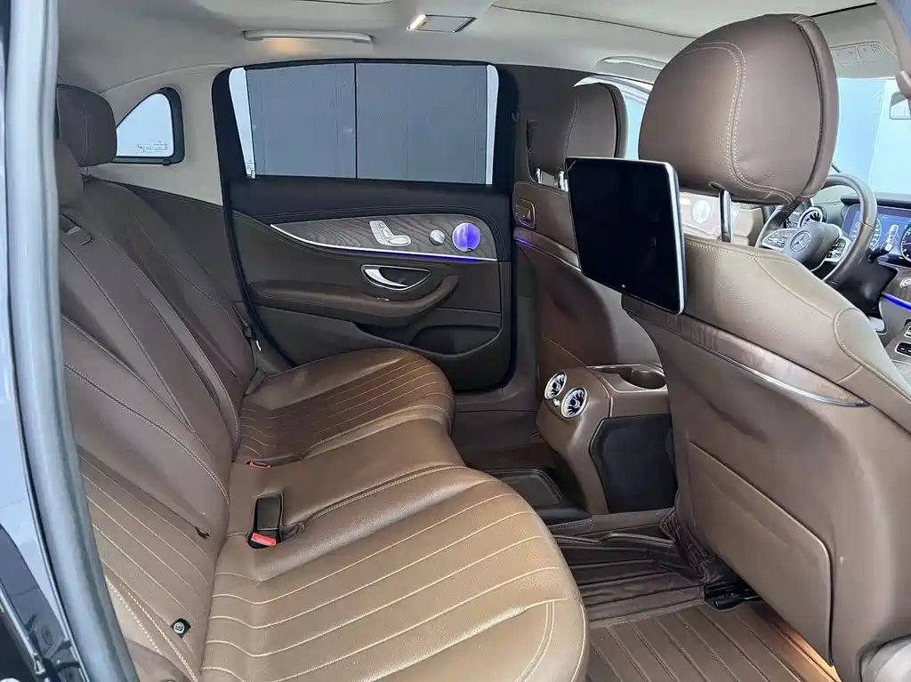 Mercedes-Benz E-Class 2019 — фото 11