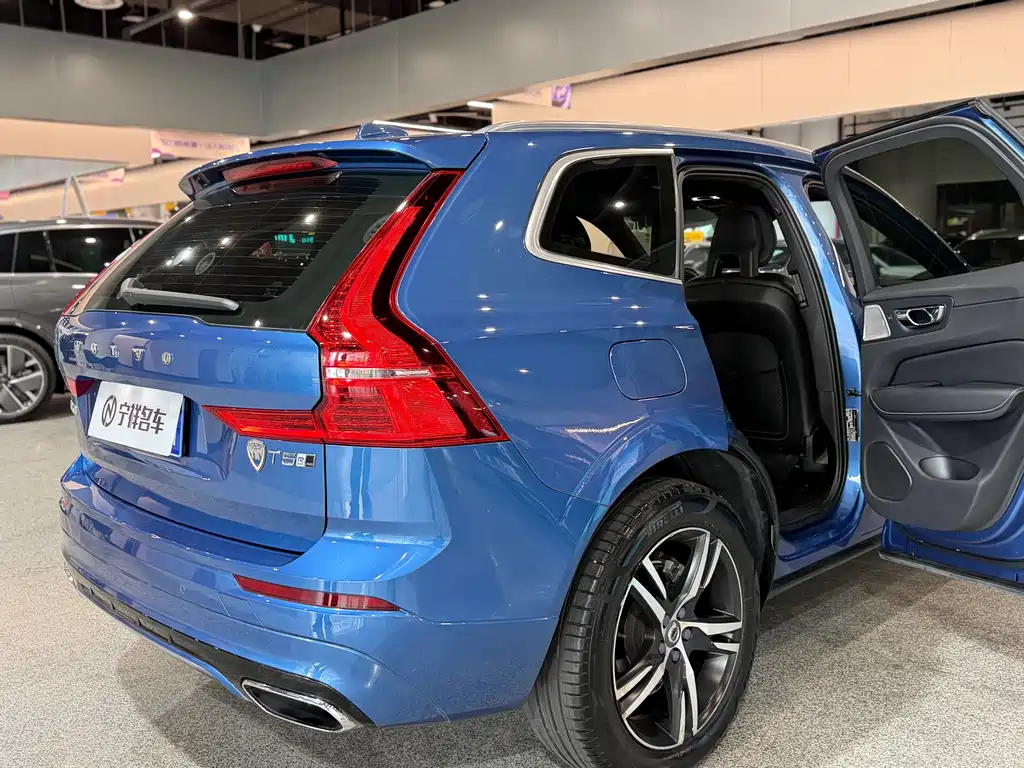 Volvo XC60 2018 — фото 21