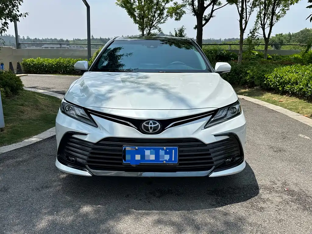 Toyota Camry 2024 — фото 2