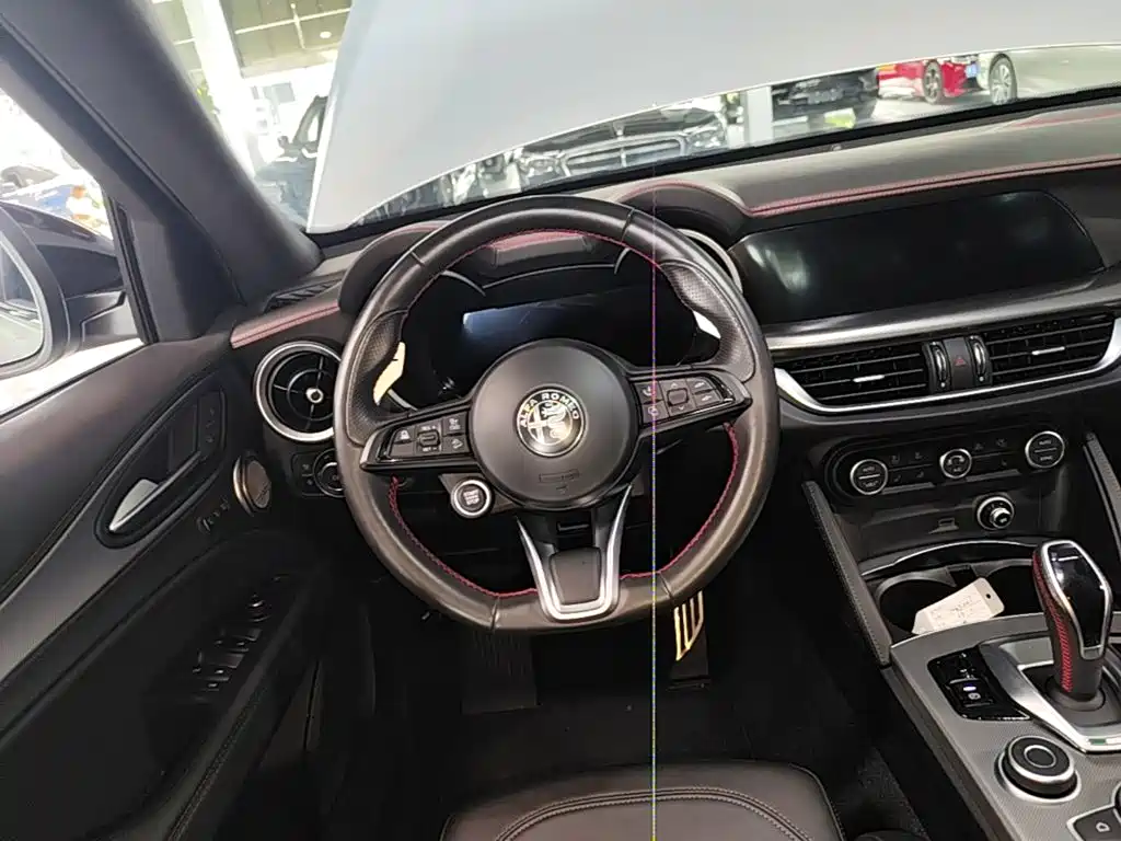 Alfa Romeo Stelvio 2023 — фото 11