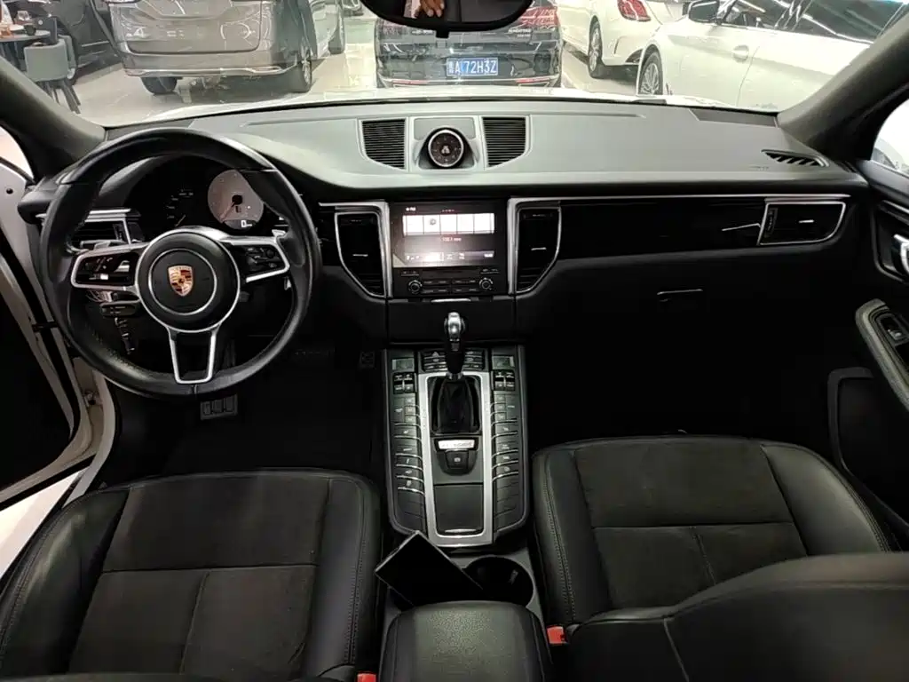 Porsche Macan 2017 — фото 10