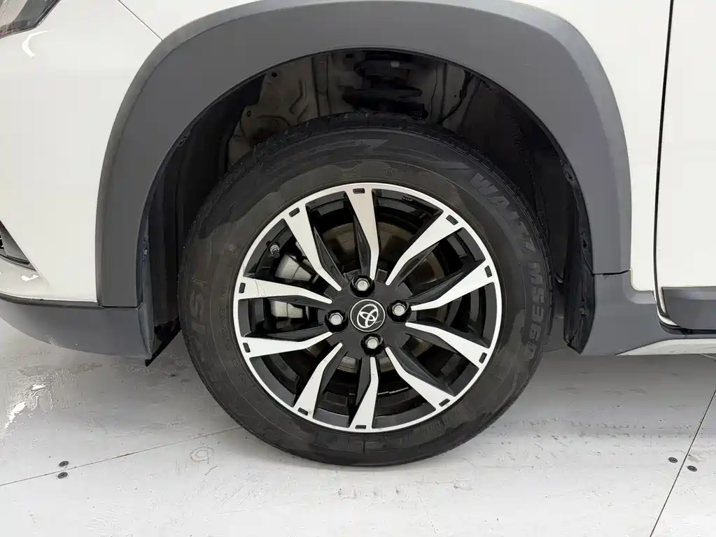 Toyota Yaris L 2021 — фото 8