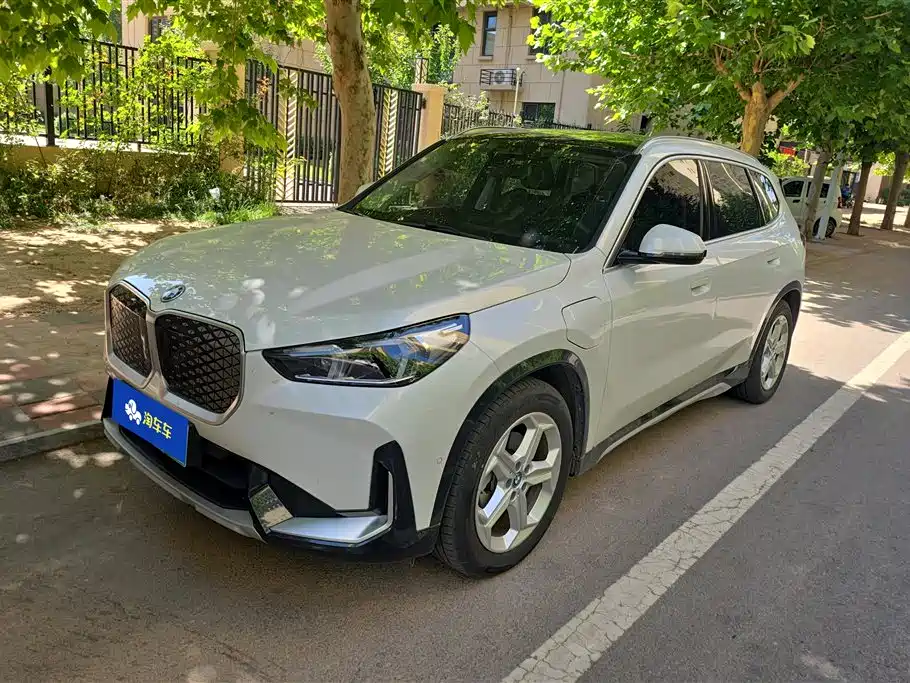 BMW iX1 2025