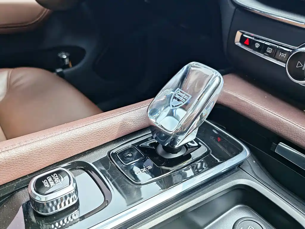 Volvo XC60 2023 — фото 22
