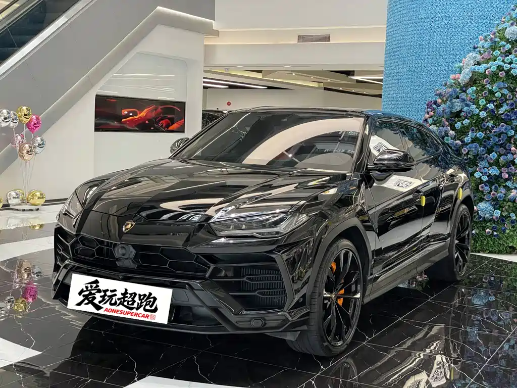 Lamborghini Urus 2022 — фото 1