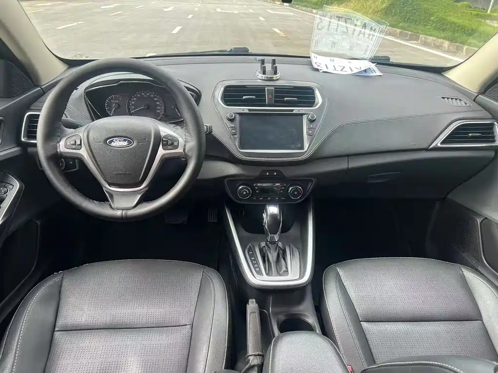 Ford Escort 2018 — фото 10