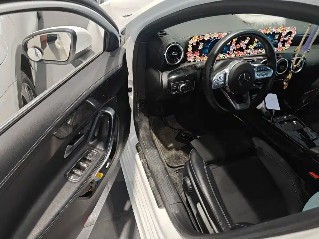 Mercedes-Benz A-Class 2020 — фото 12
