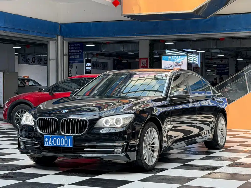 BMW 7 Series 2015 — фото 1