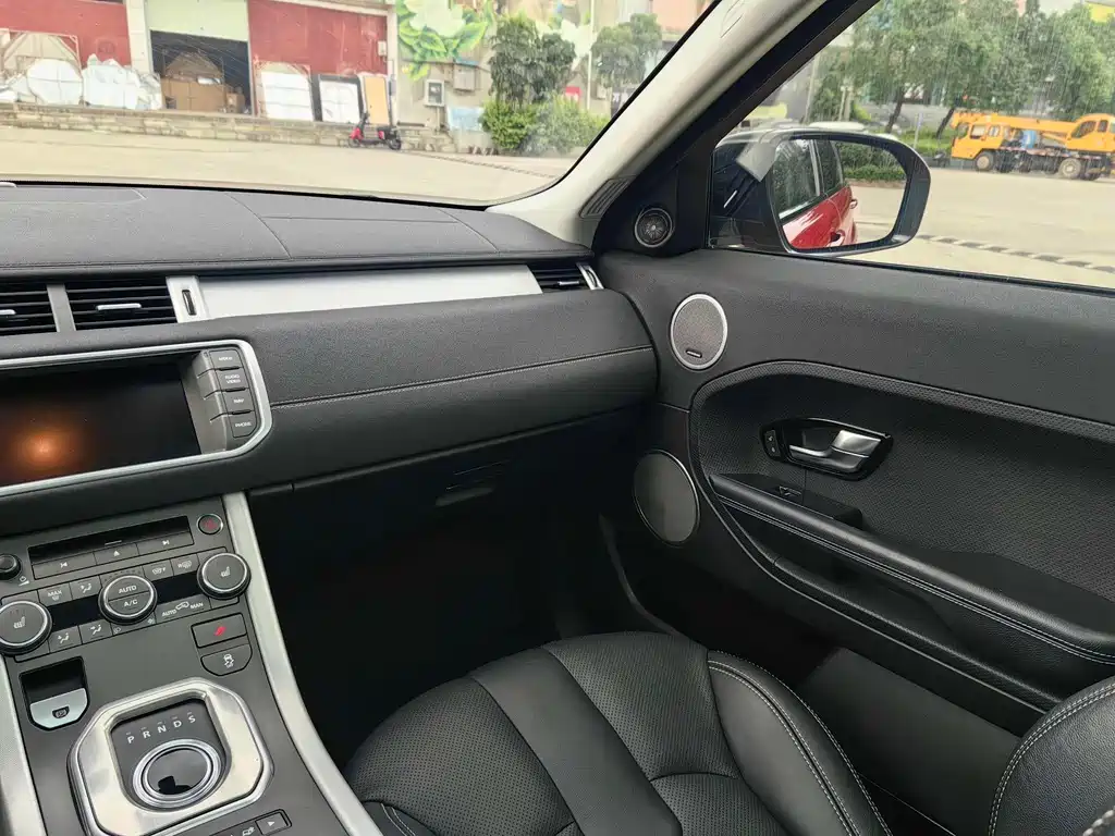 Land Rover Evoque 2015 — фото 16