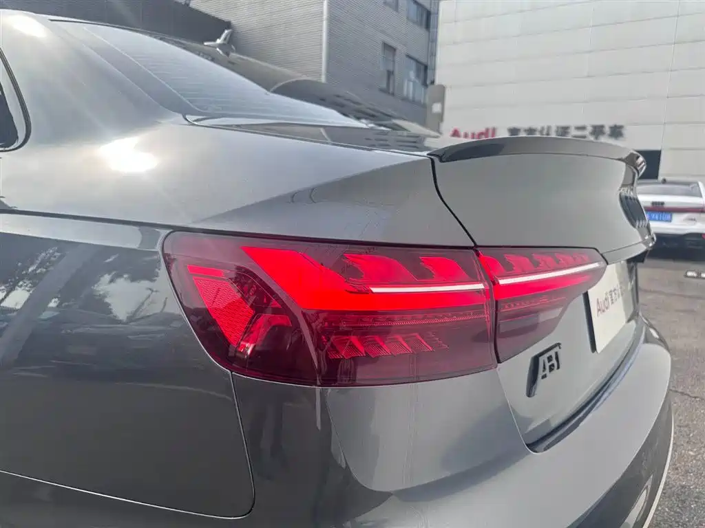 Audi A4L 2025 — фото 17