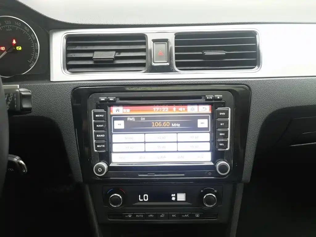 Skoda Rapid Spaceback 2015 — фото 12