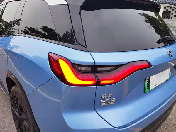 NIO ES8 2018