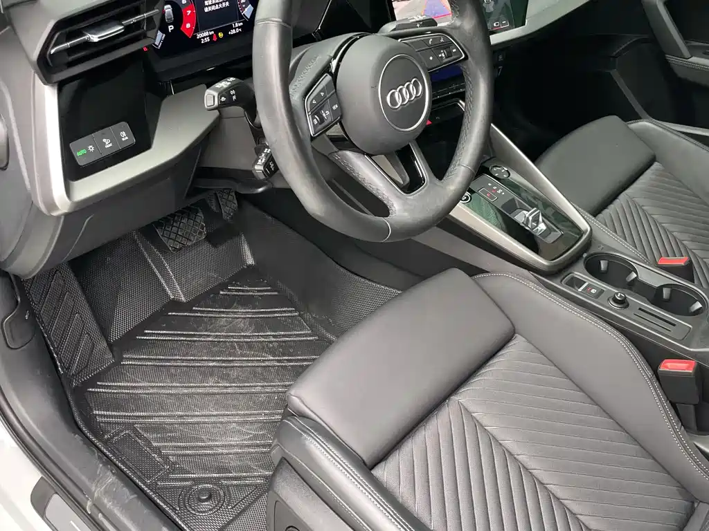 Audi A3 2023 — фото 12