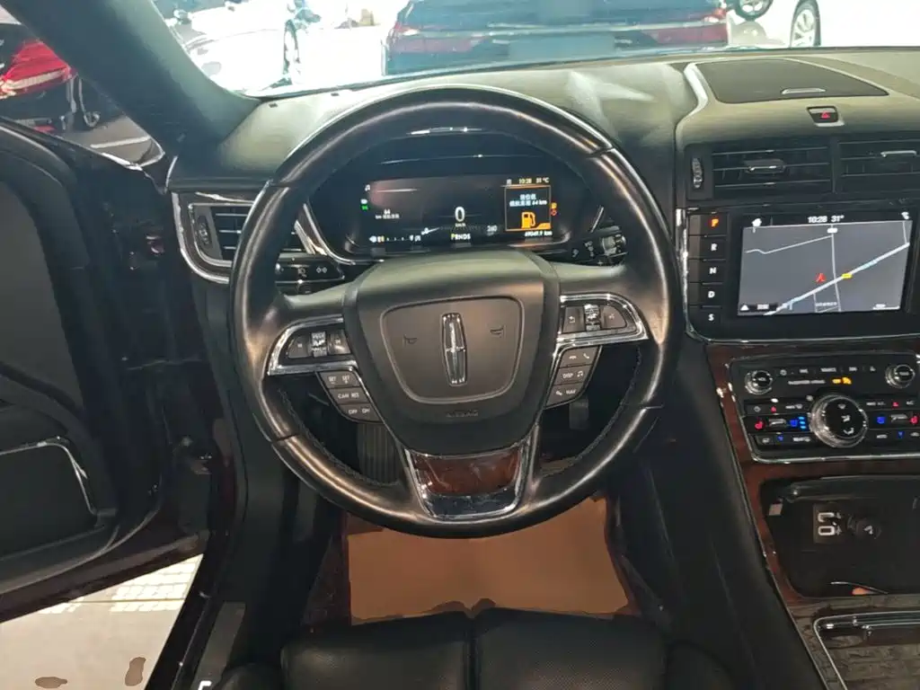 Lincoln Continental 2019 — фото 11